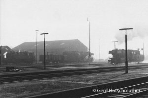 Morgenstimmung im Bw Lauda 064 136, 023 x, 023 032